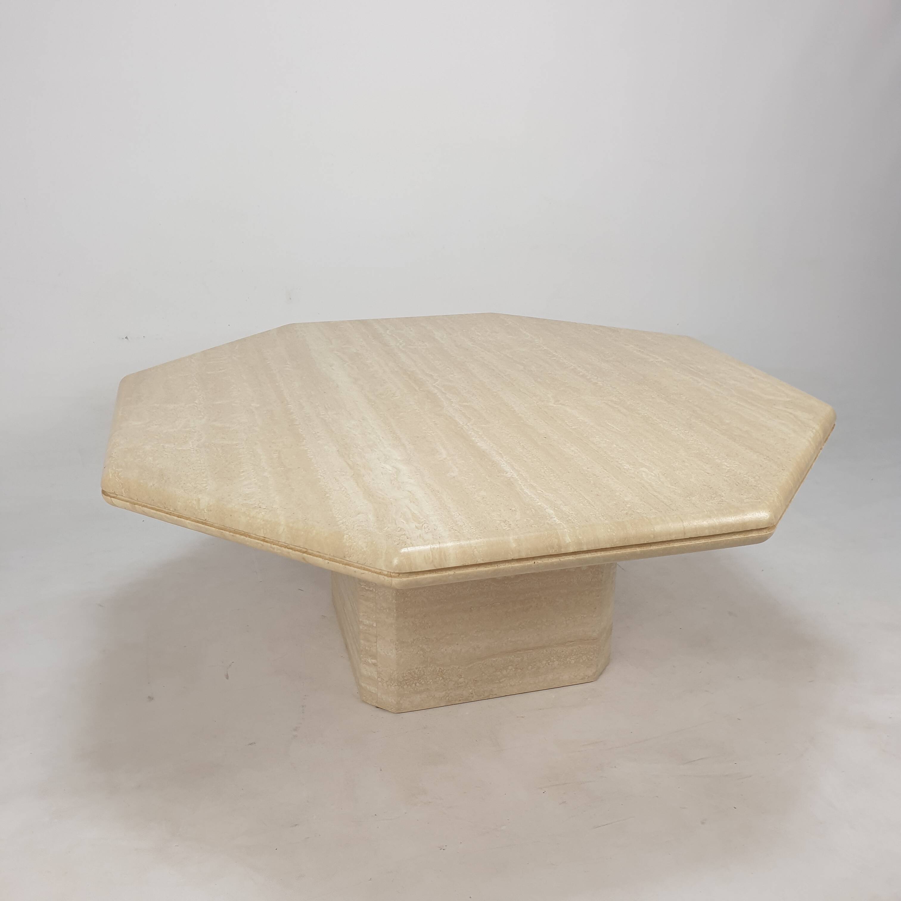 Table Basse Octogonale italienne en Travertin, 1980s