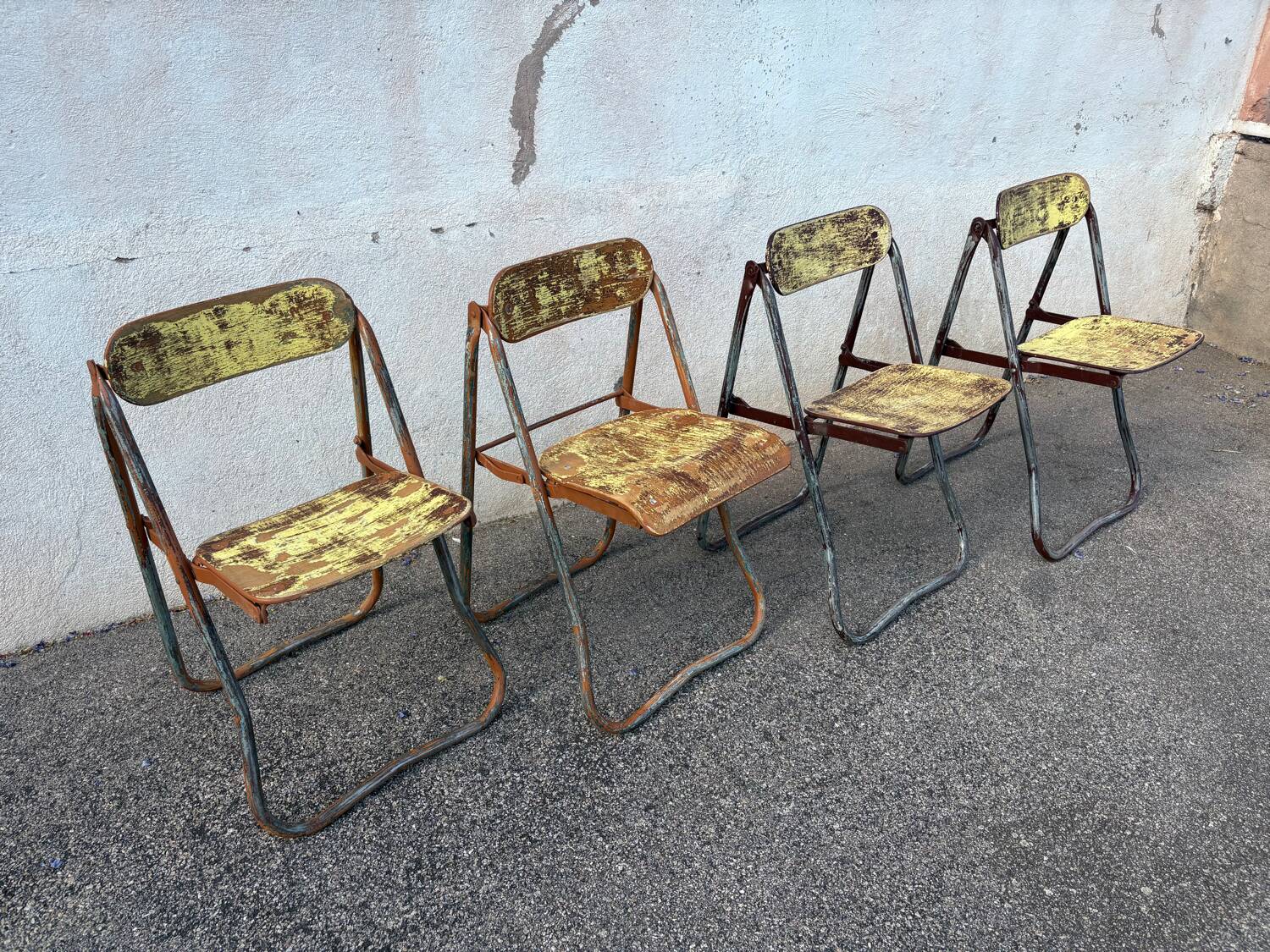 4 folding Bienaise chairs