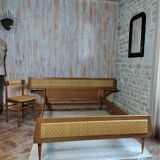 Lit et chaise bois et rotin