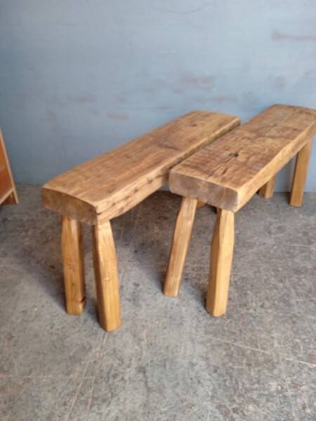 Paire 2 bancs / tabourets bois massif patiné