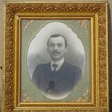 Ancien portait photo dans cadre doré 53 x59 cm, daté 1910