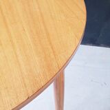 Scandinavian expandable table