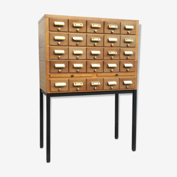 Furniture business to drawers and shelves in wood
