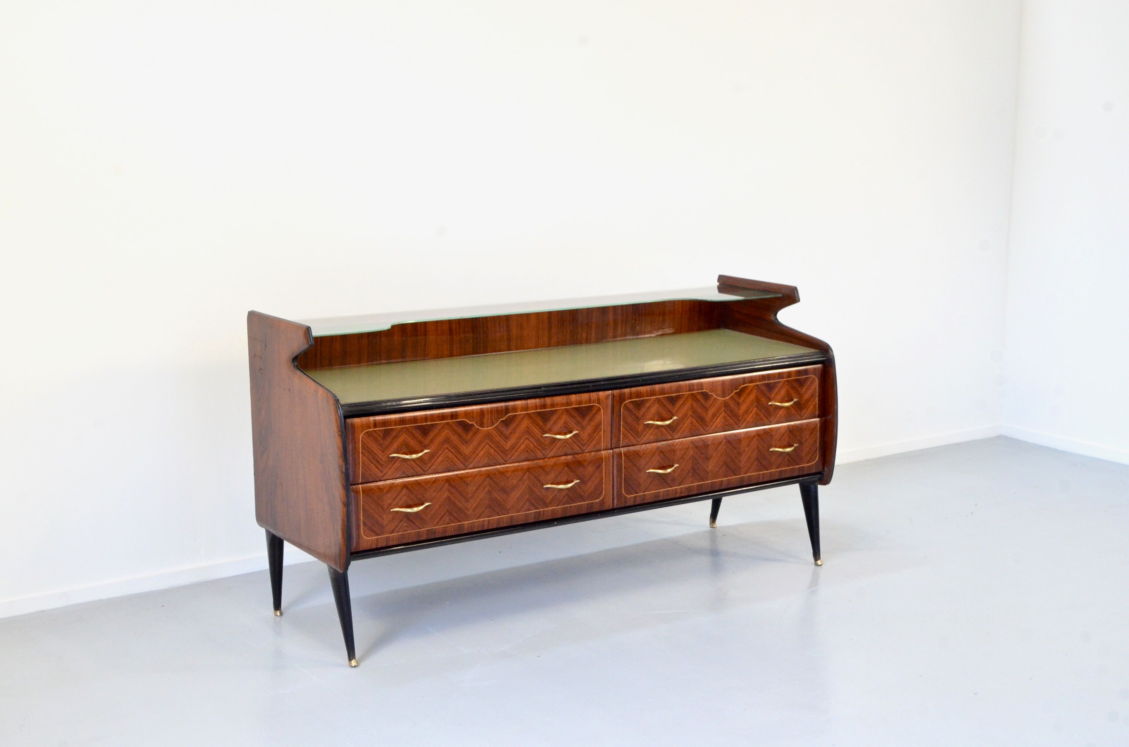 Enfilade italienne du milieu du siècle en bois de rose et laiton