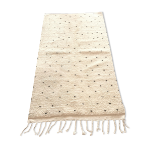 Tapis Berbère Béni Ouarain en laine à pois noir et blanc 150x100cm