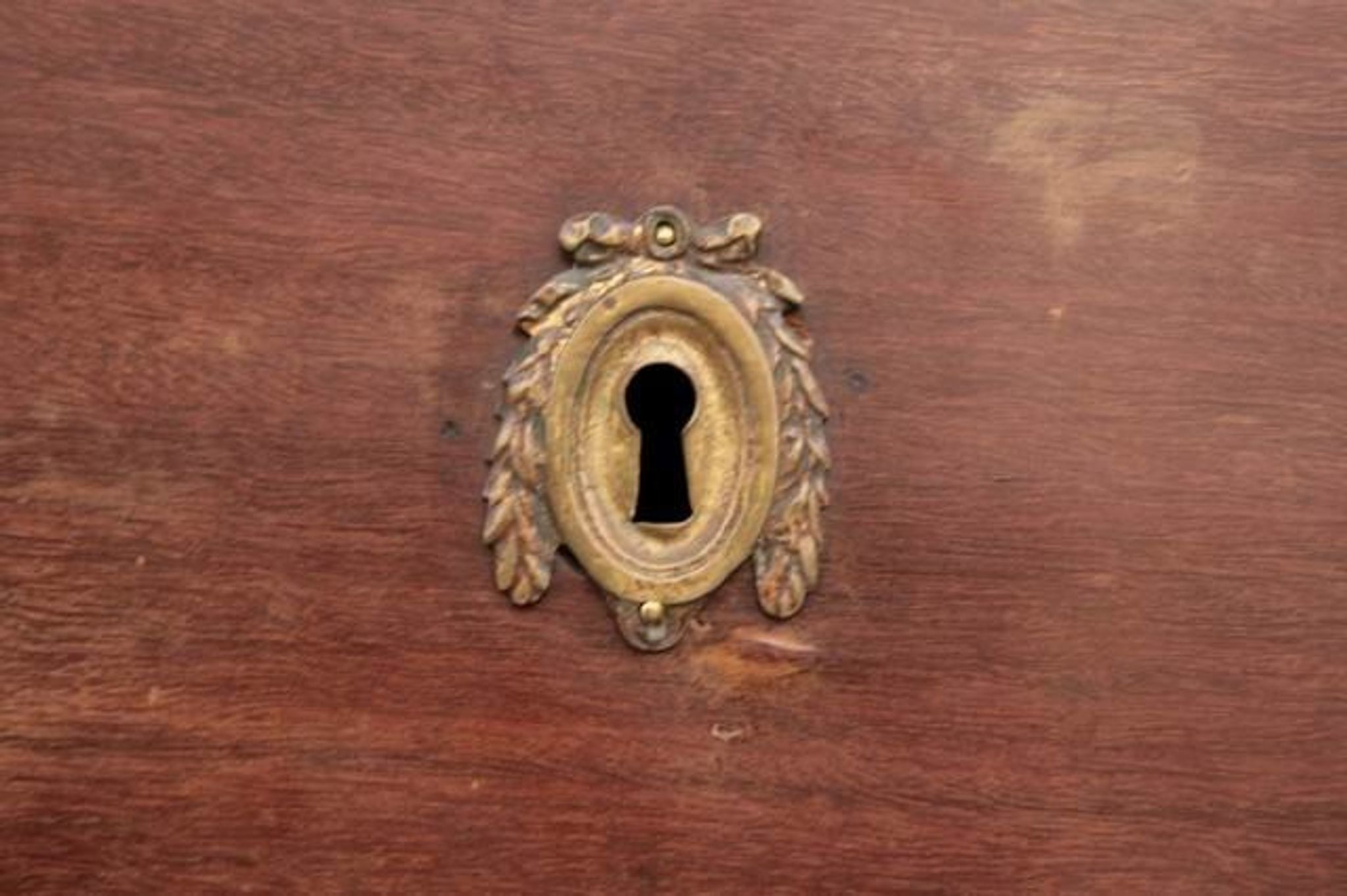 Commode de style Louis XVI en acajou