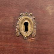 Commode de style Louis XVI en acajou