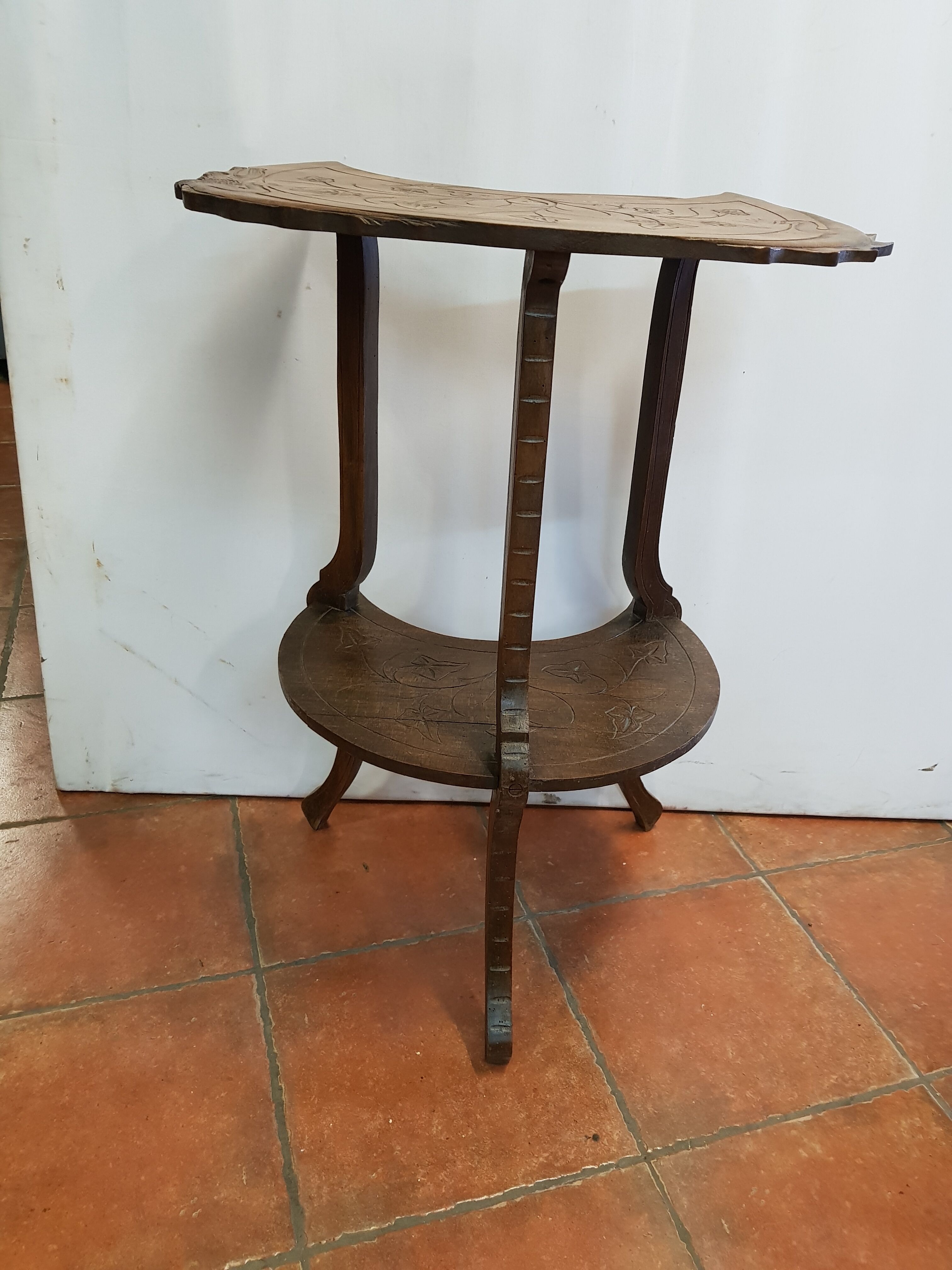 Sellette dragon decoration