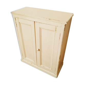 Placard patiné blanc crème