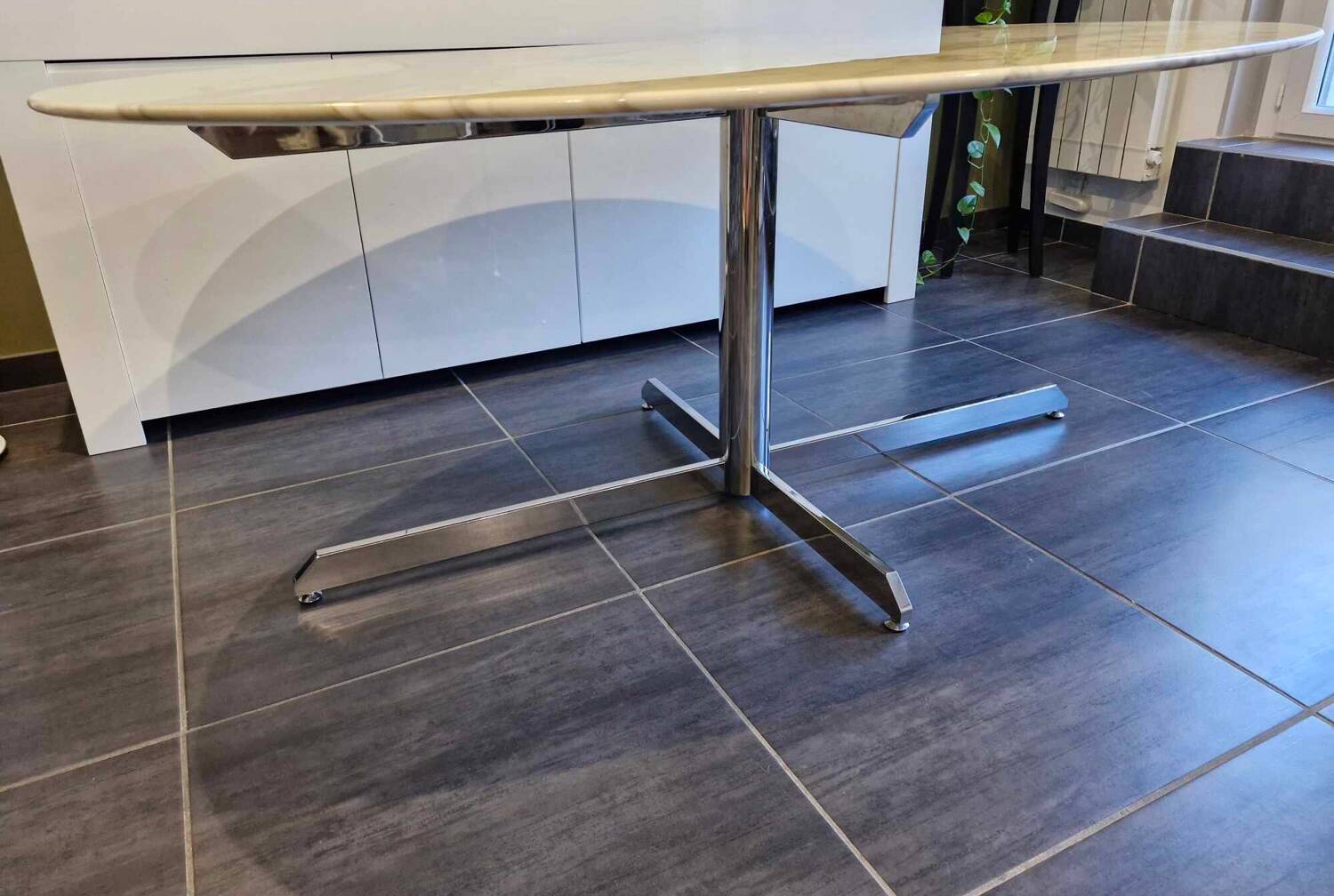 Roche Bobois table in Calacatta marble from 1980