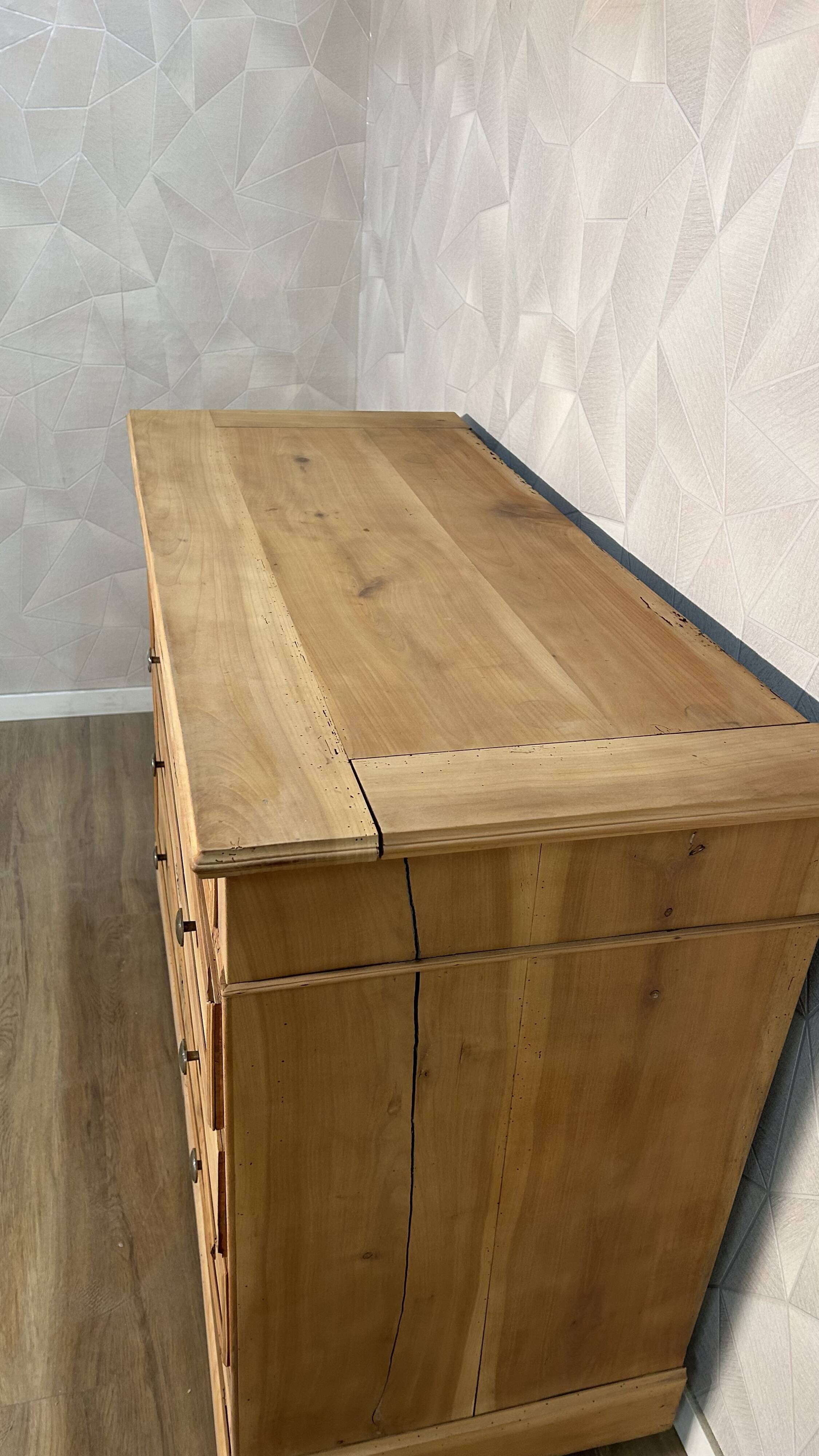 Louis Philipe airbrushed chest of drawers with 5 drawers