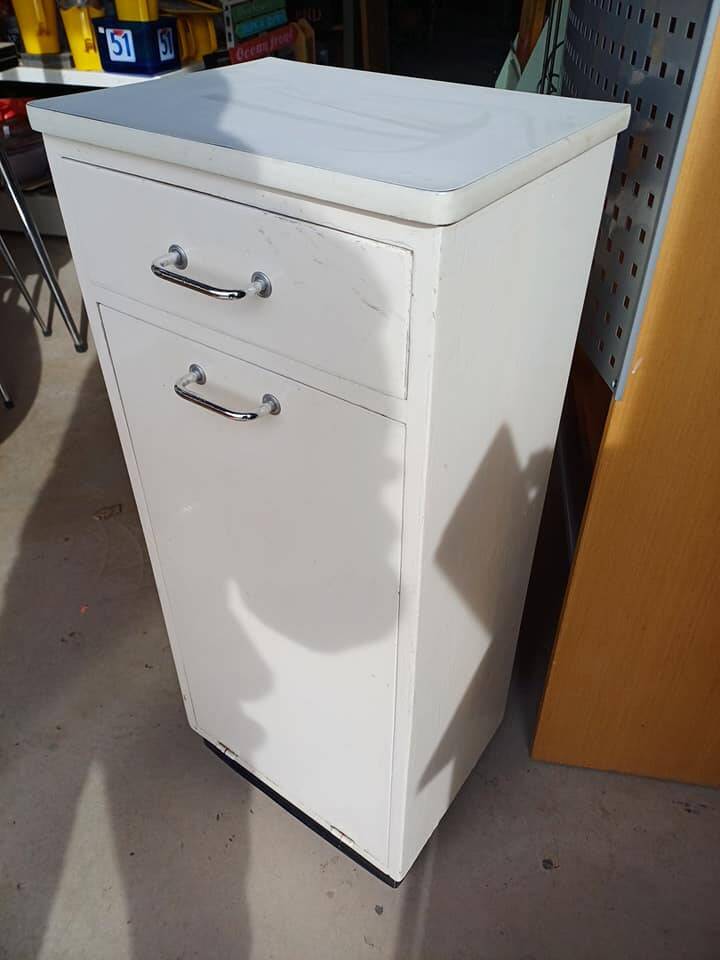Meuble vintage en bois et formica