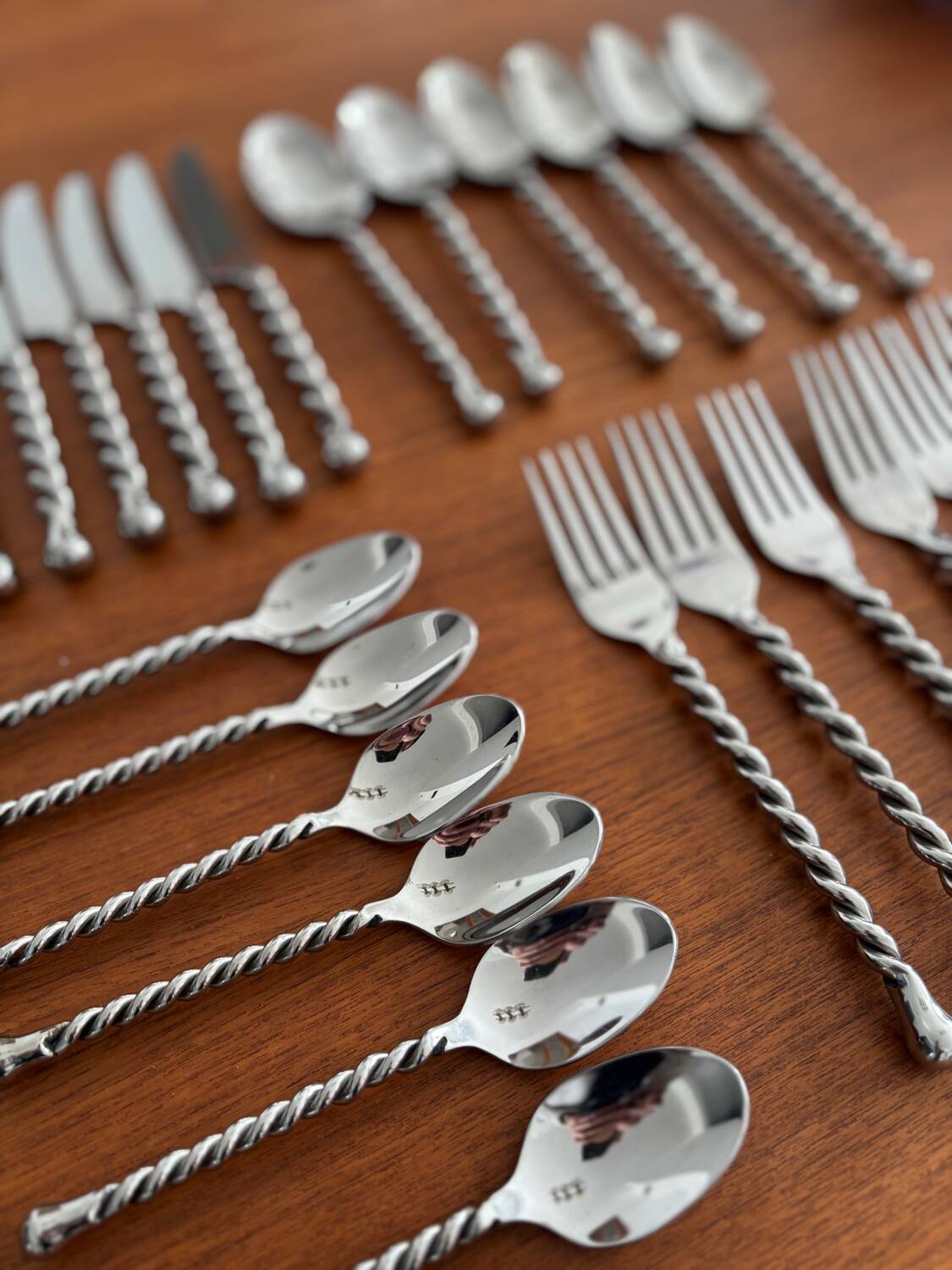 Stainless steel cutlery set with twisted handles – Design cutlery set