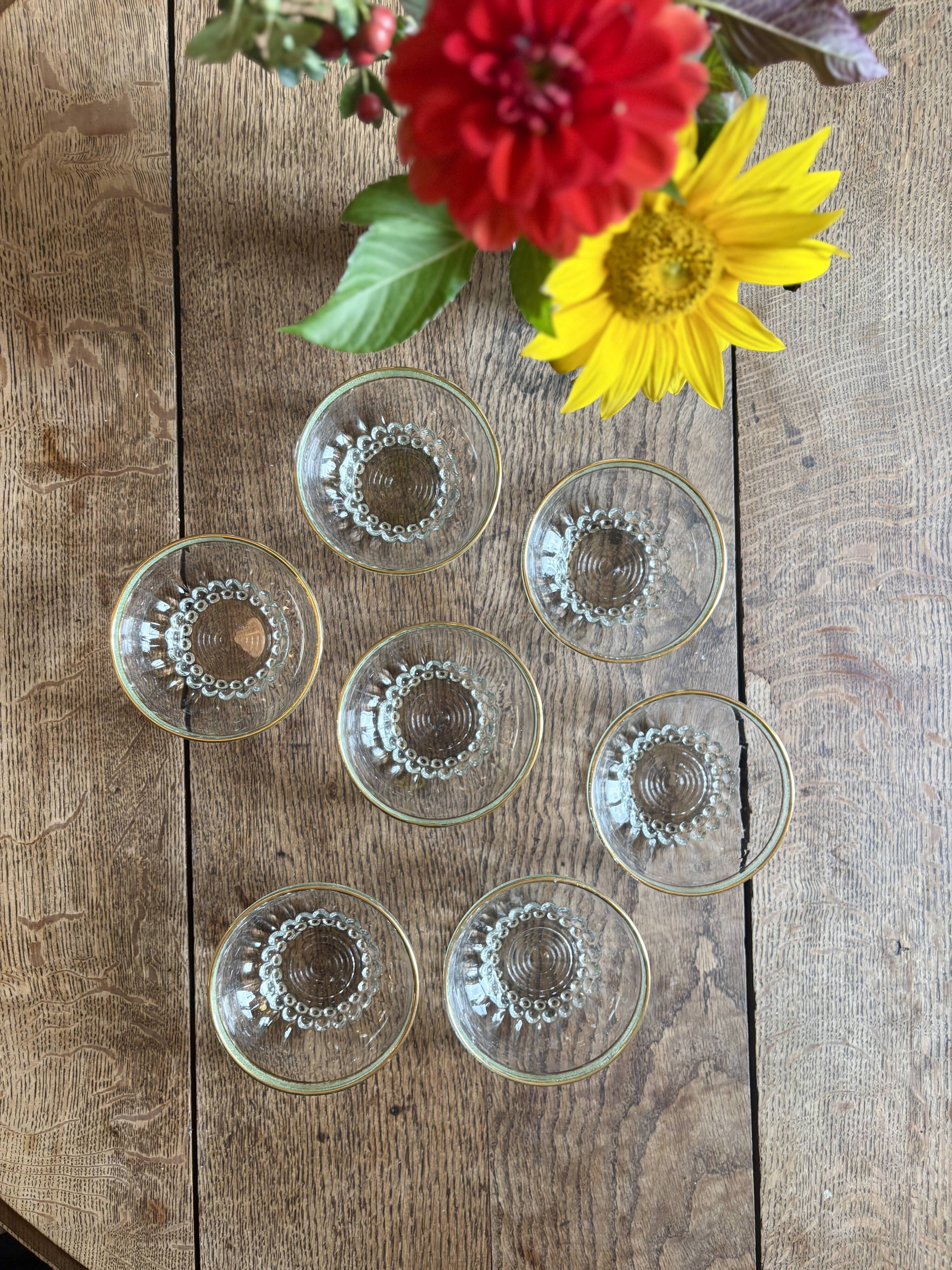 Lot de 7 coupes en verre granité vert et or vintage