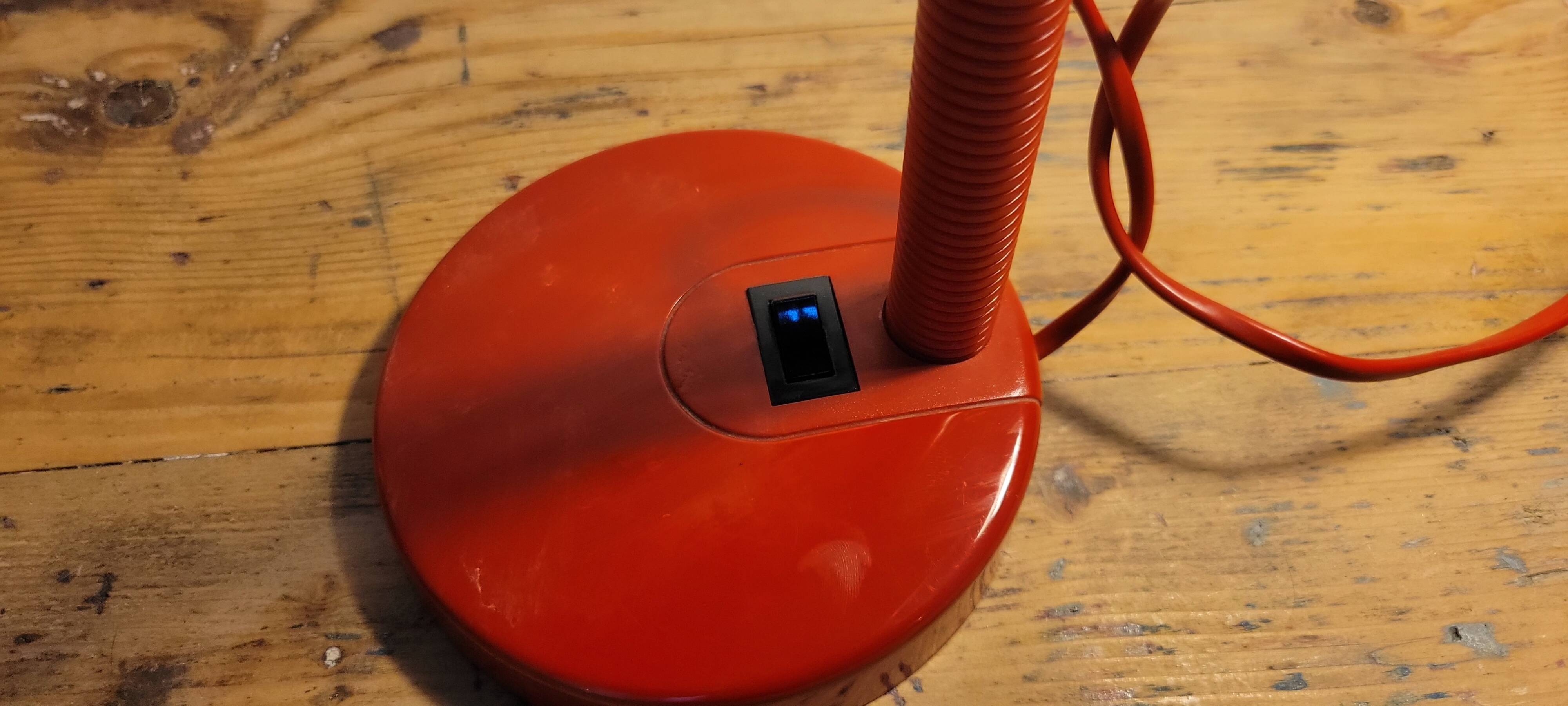 Lampe de chevet rouge vintage années 80 fonctionne abat jour métal perforé