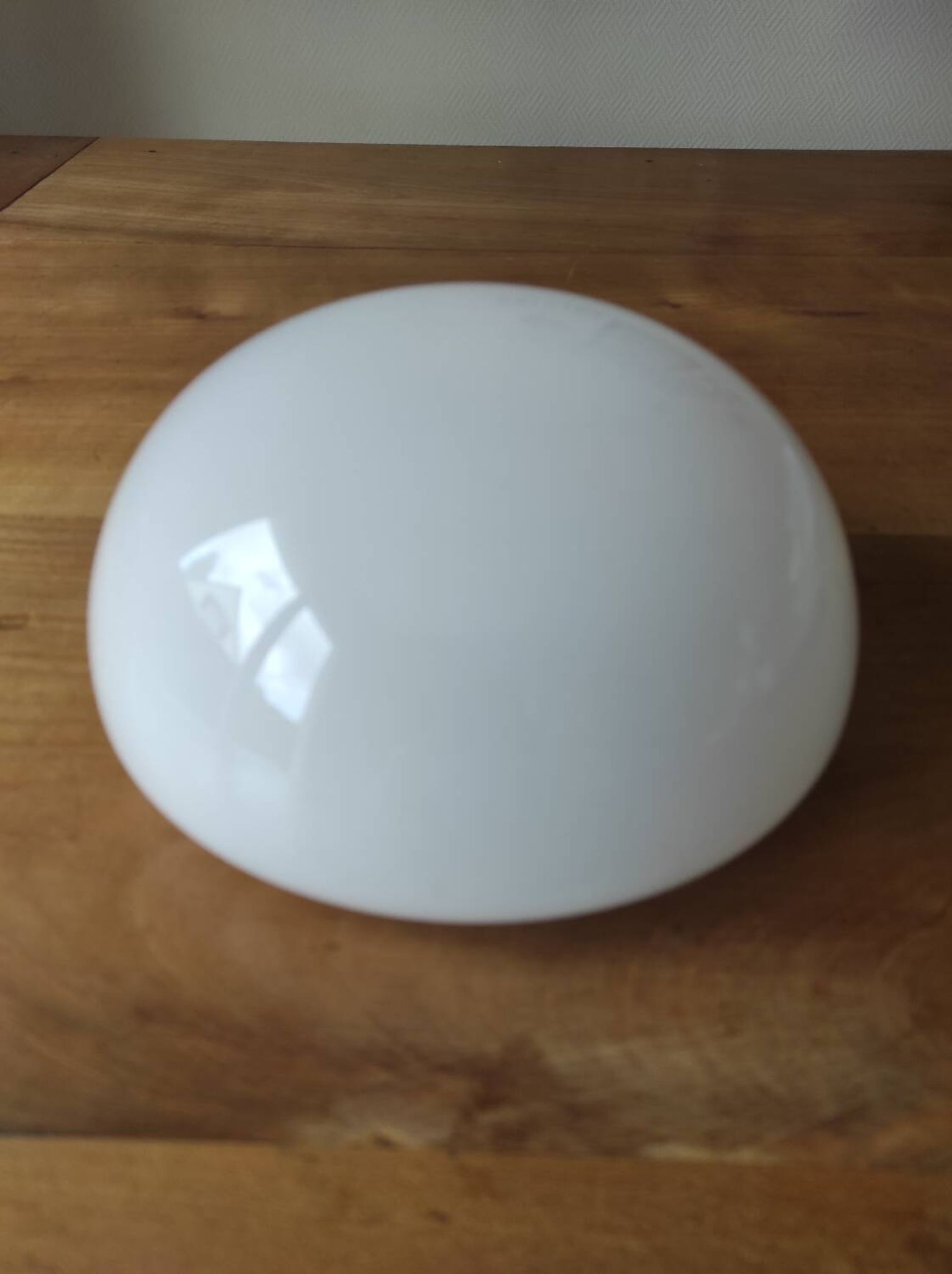 Demi-globe en opaline blanche hauteur 10 cm