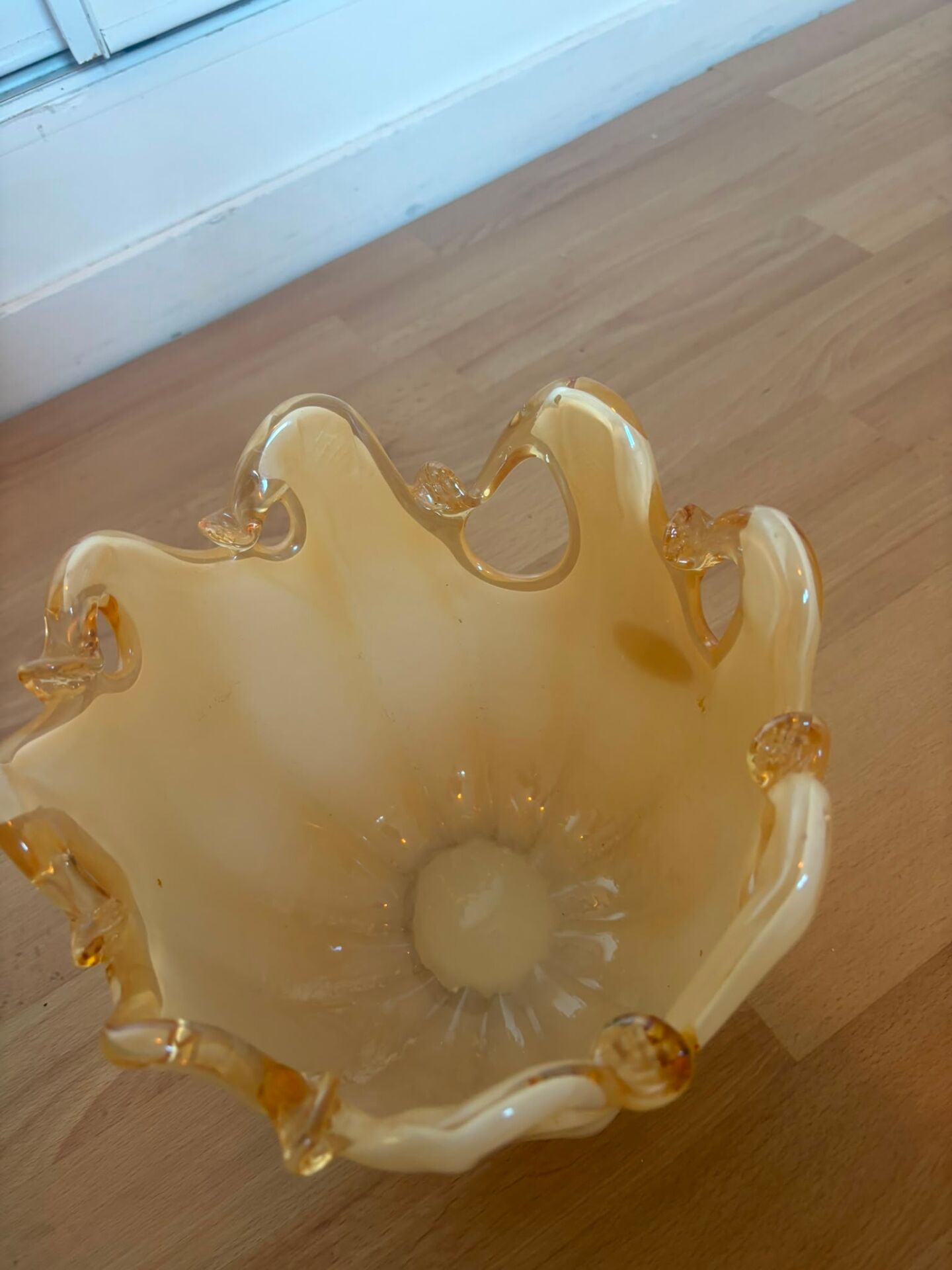 Superb white Murano crystal bowl handmade in Italy.