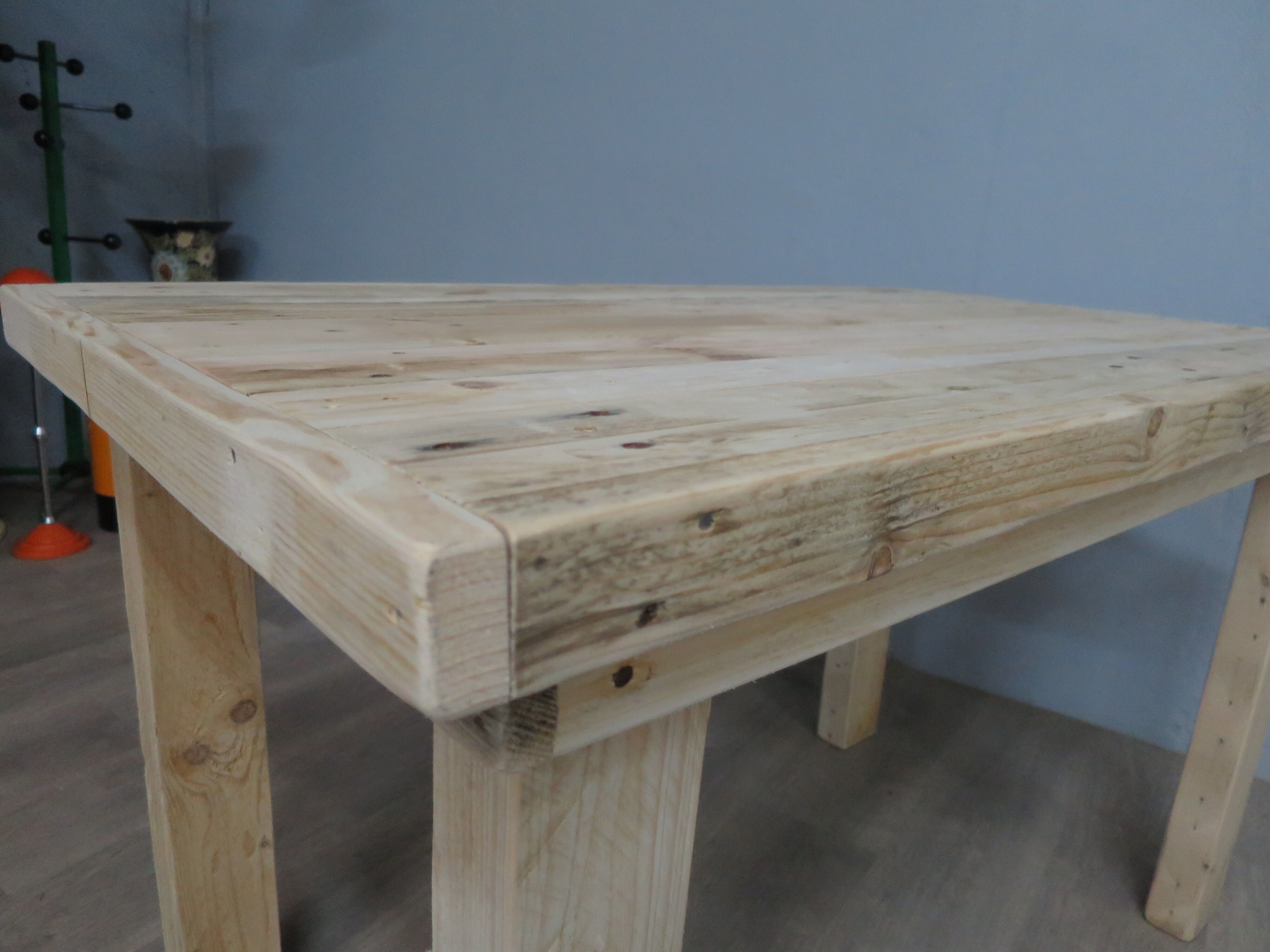 Table à manger brut en bois massif