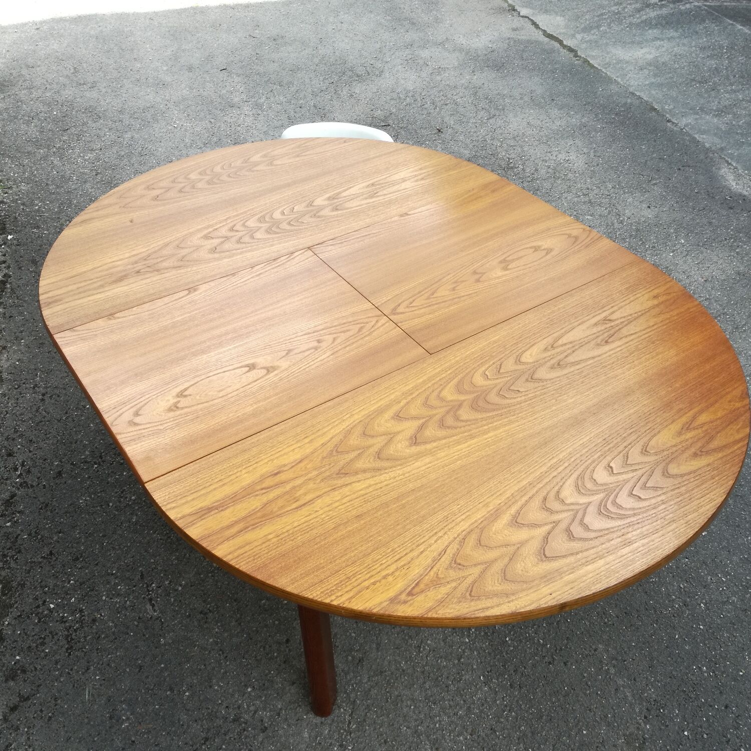 Extendable round table 120 to 170 cm