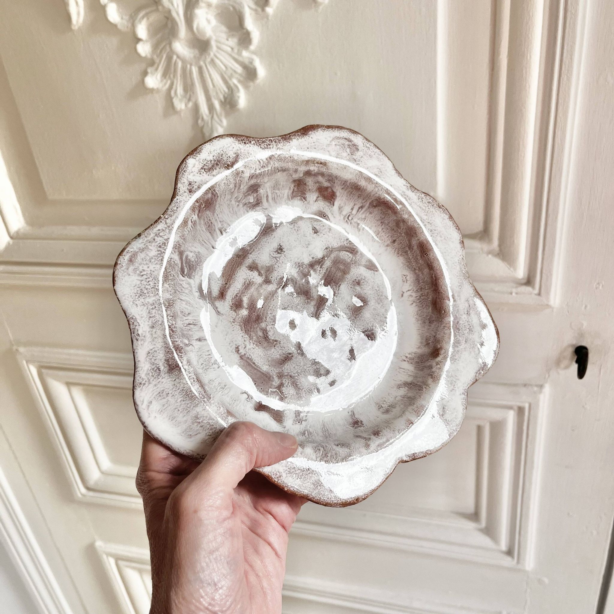 Coupelle fleur vide-poche en terre émaillée