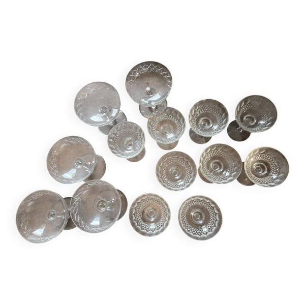 Lot de 13 coupes à champagne vintage en verre taillé / bistrot