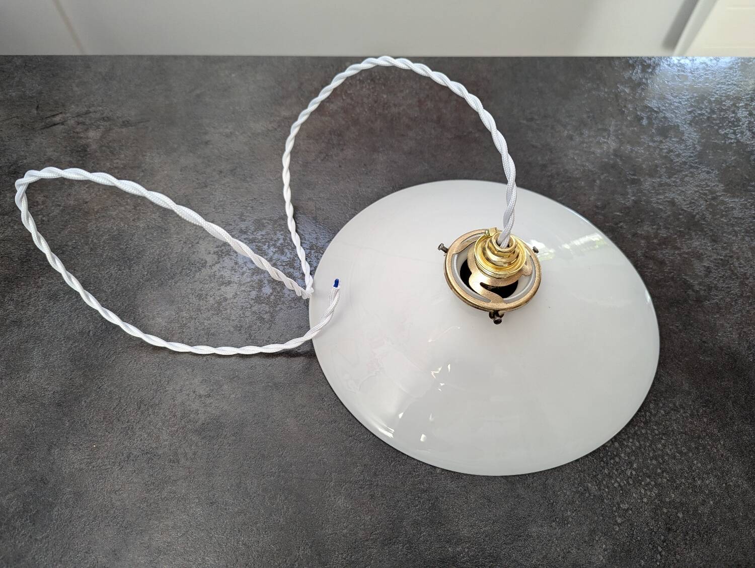 Old Art Deco portable pendant lamp with smooth opaline lampshade, diameter TBE 25.5 cm