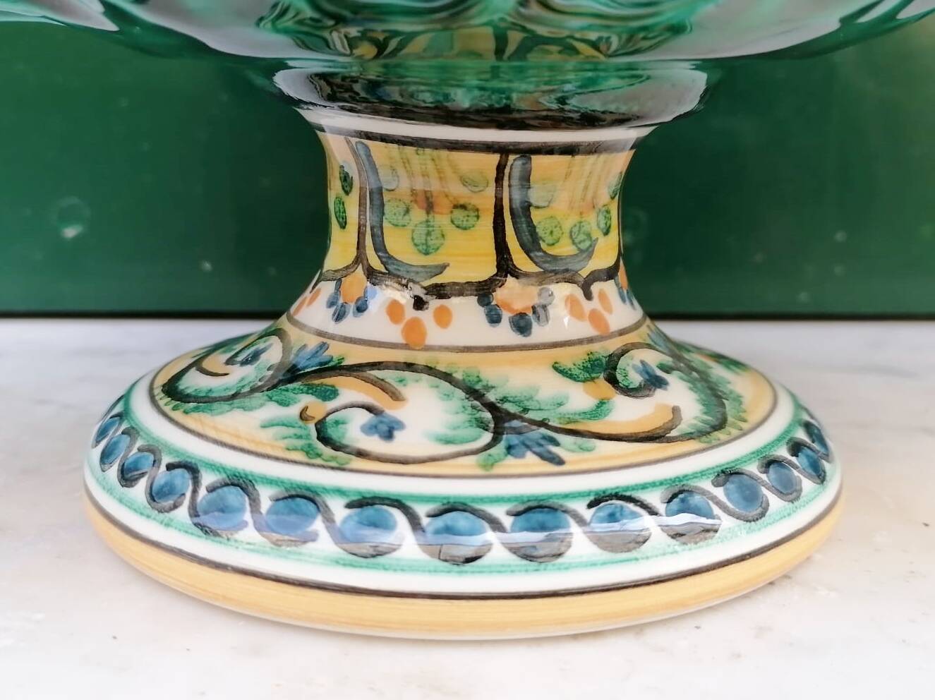 vaso a forma di pigna siciliana