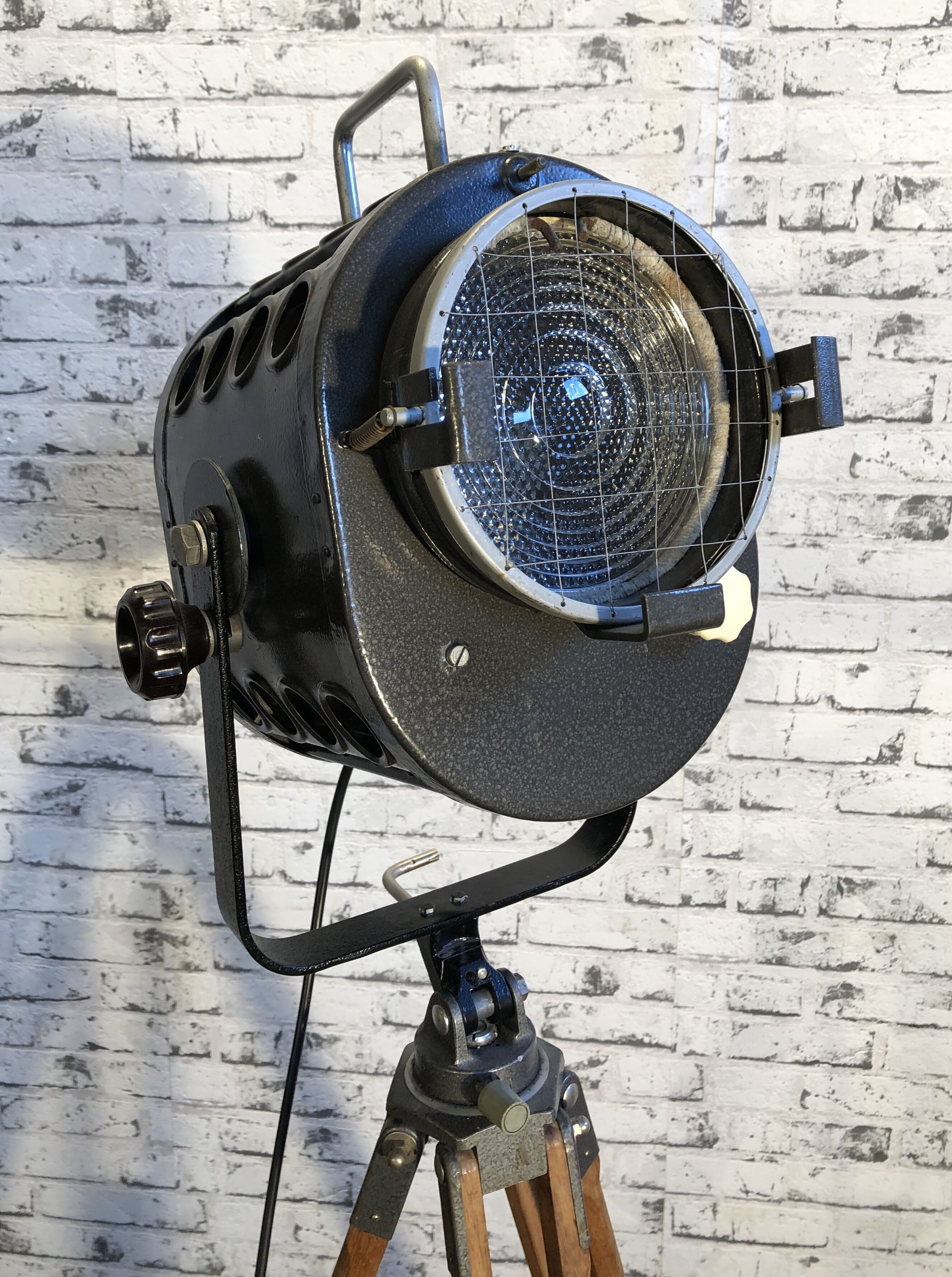 Projecteur de théâtre sur trépied vintage, années 1960