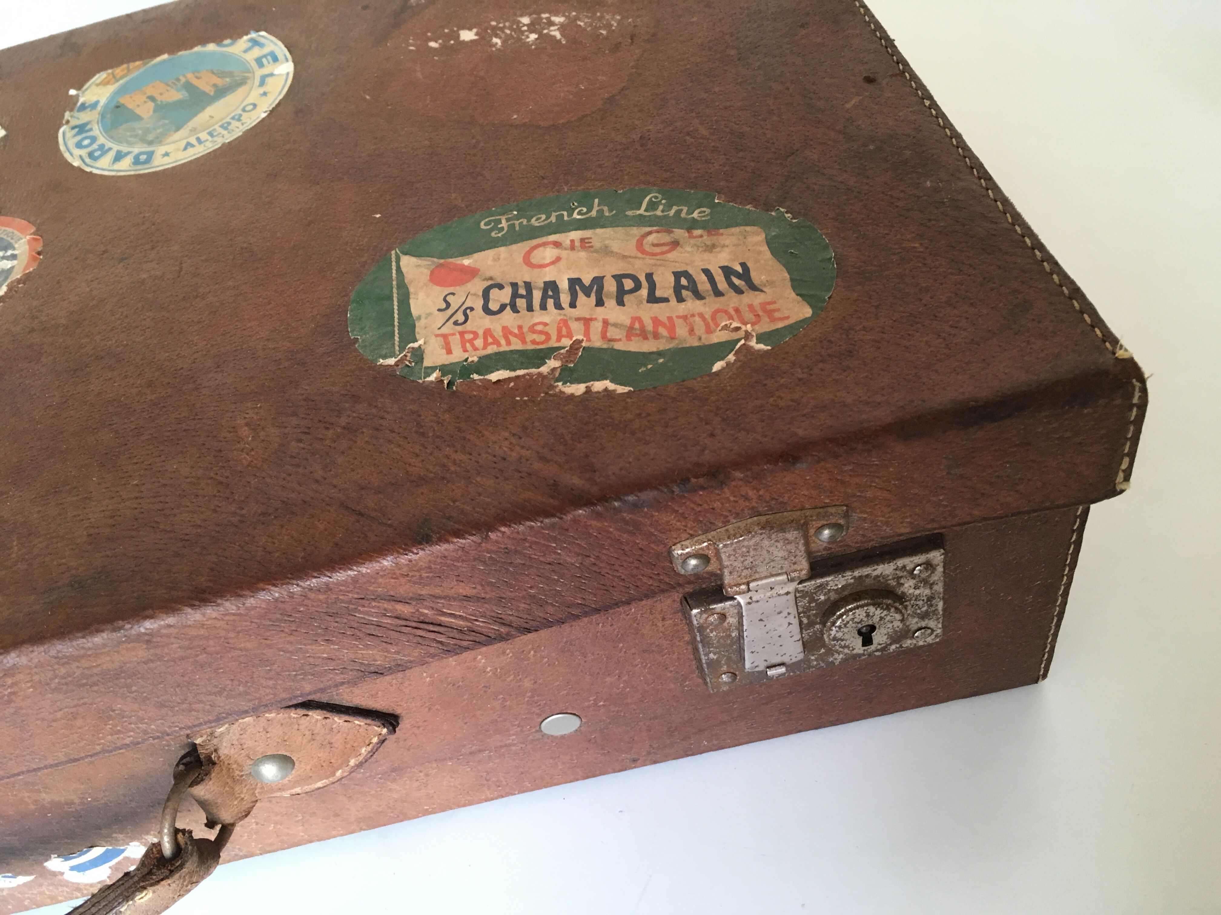 Suitcase of leather with labels of palaces