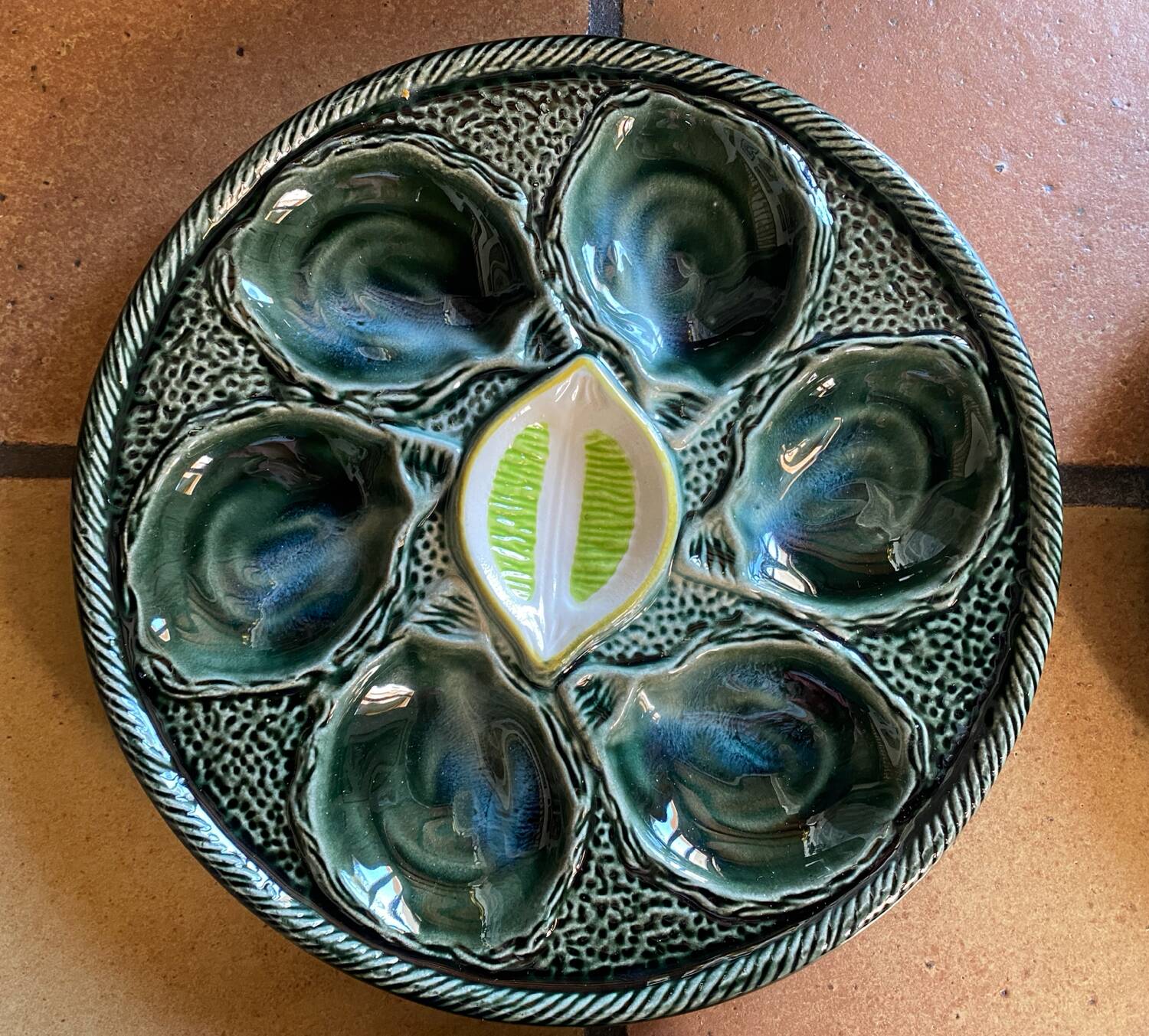 Set of 2 Saint Clément oyster plates in slip