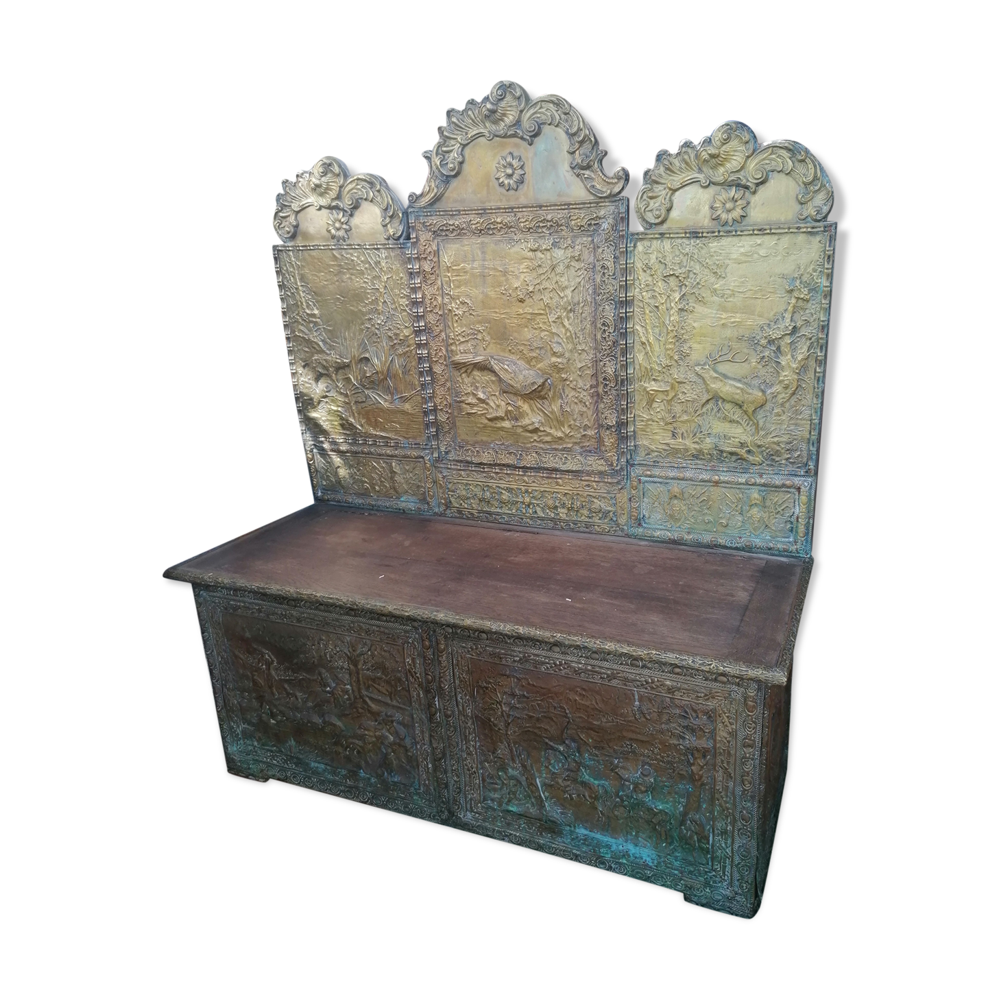 Repelled brass chest bench