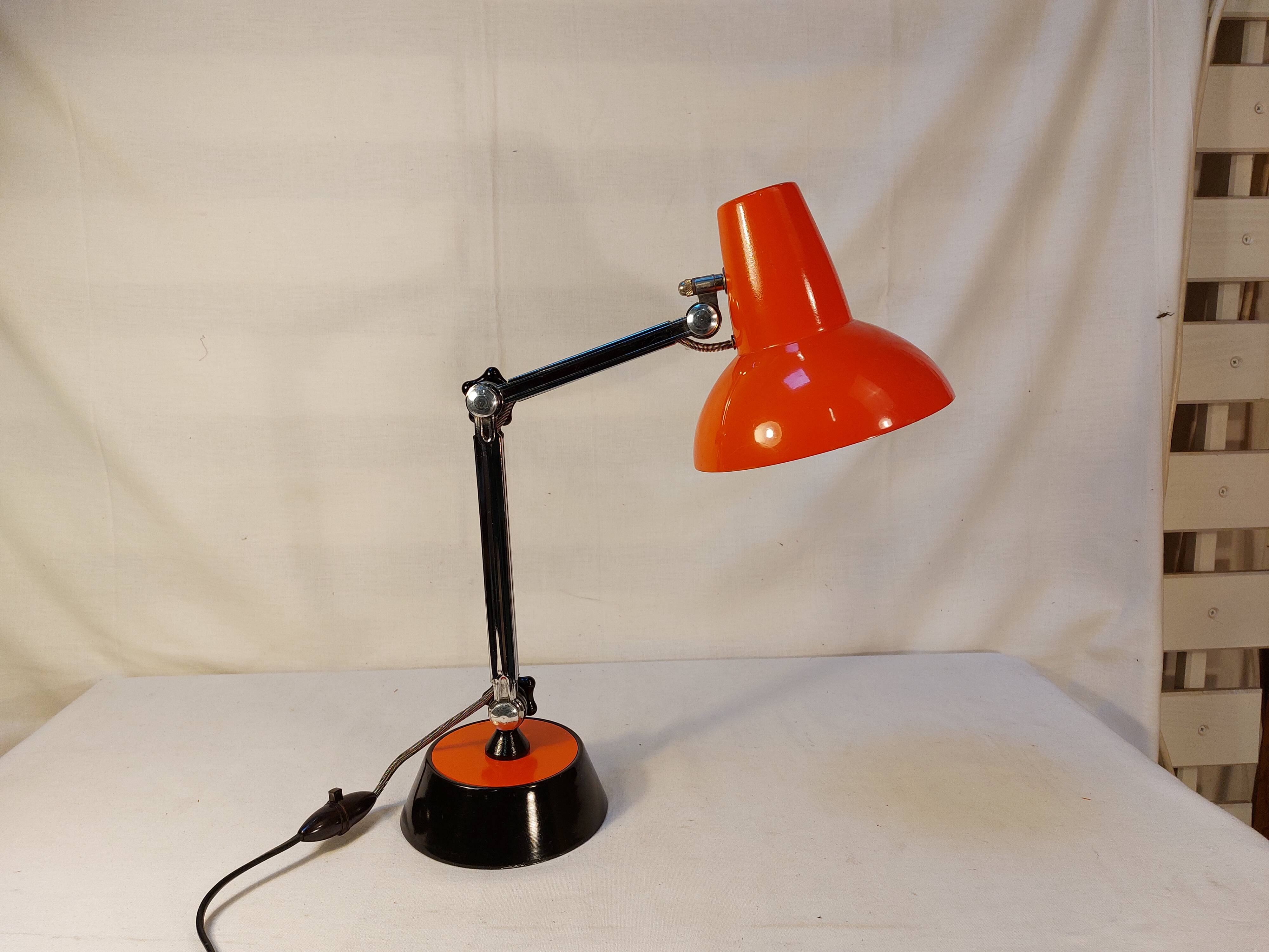 Vintage red articulated desk lamp - 70s/80s.