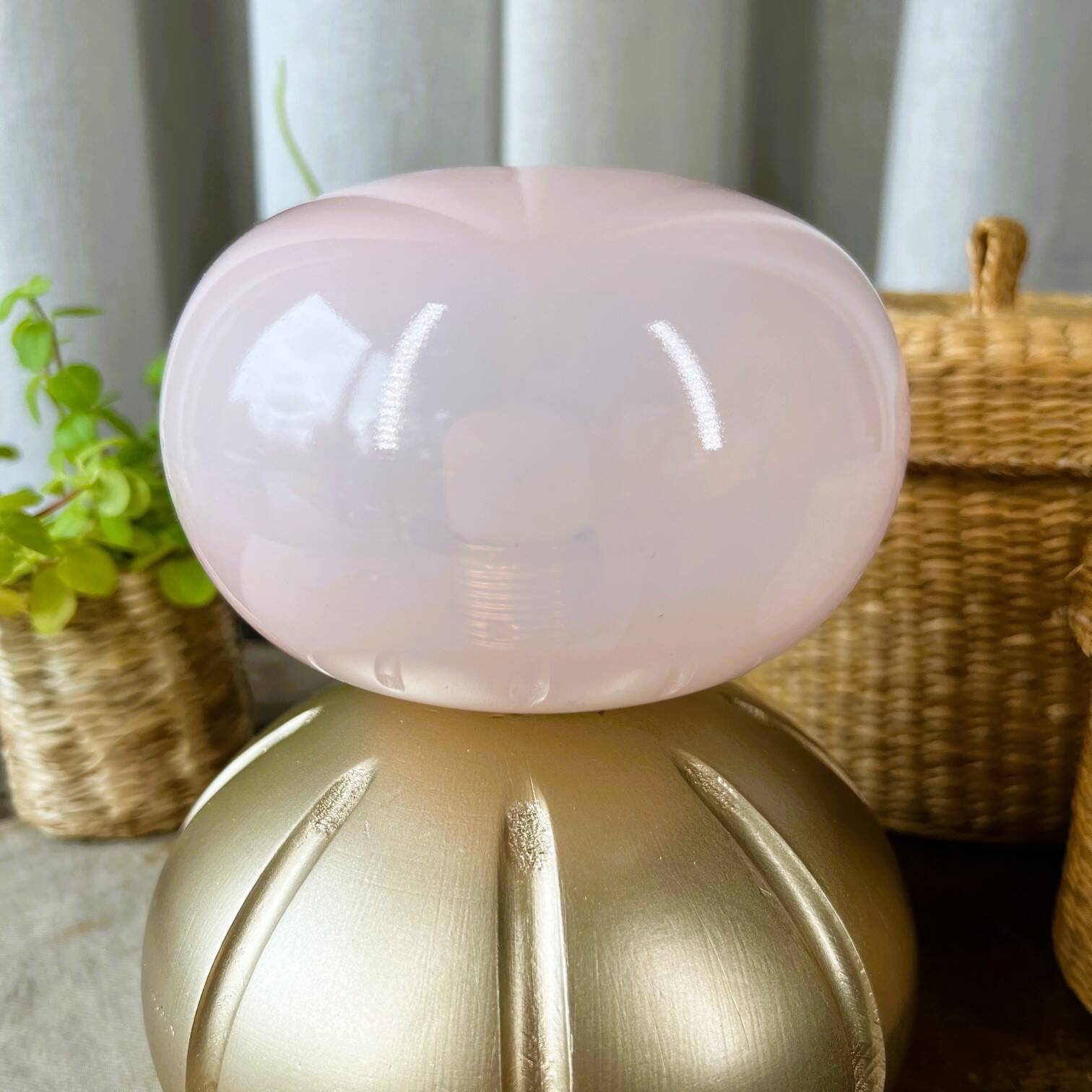Petite lampe “diabolo” opaline & bois