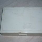 Boite de secours plastique ancienne