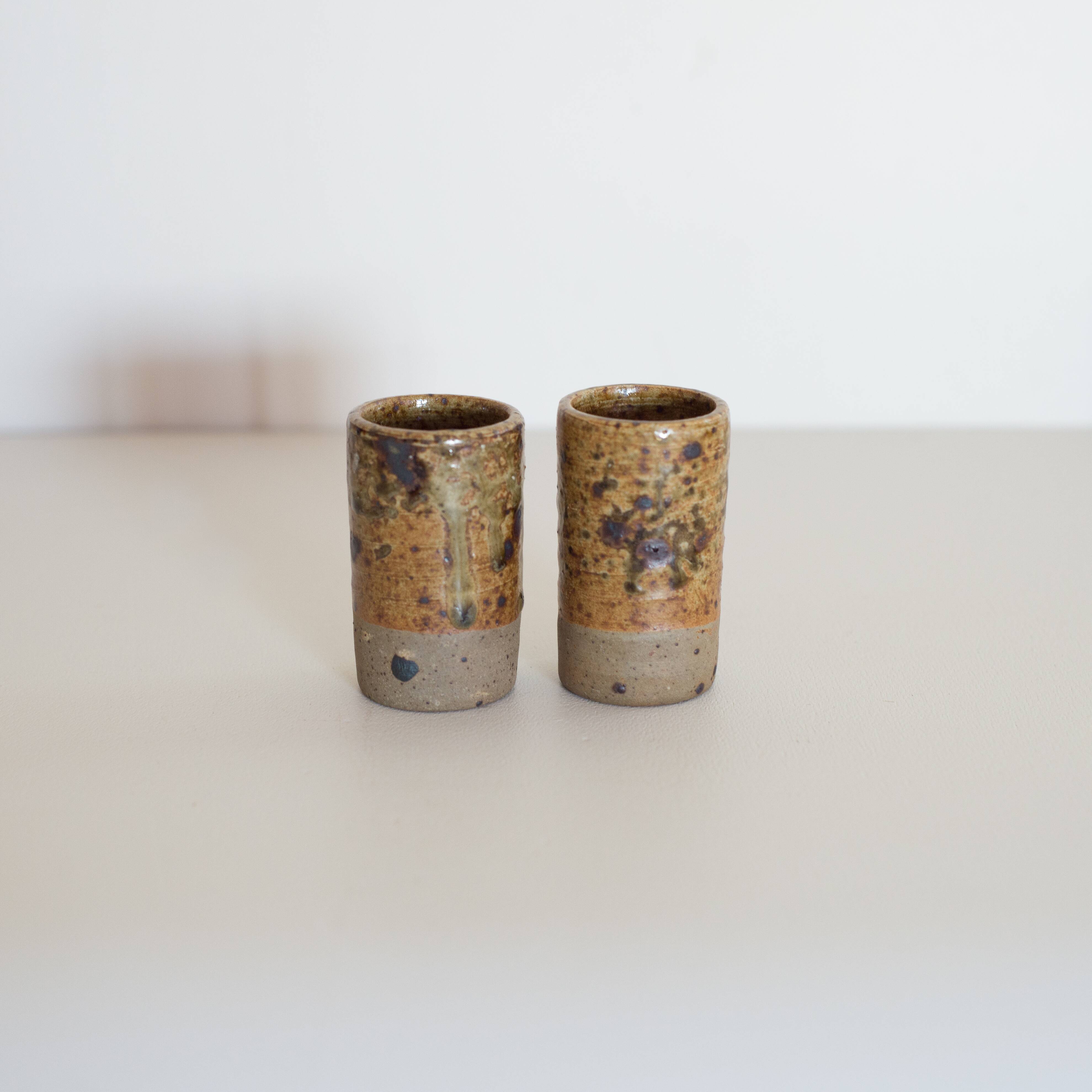Lot de 9 verres à liqueur ou shot en grès pyrité