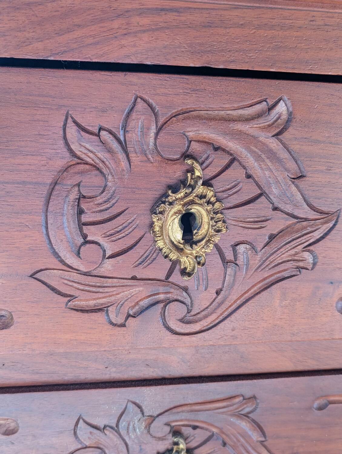 Majestic Louis XV Chest of Drawers in Walnut and Royal Red Marble – 19th Century