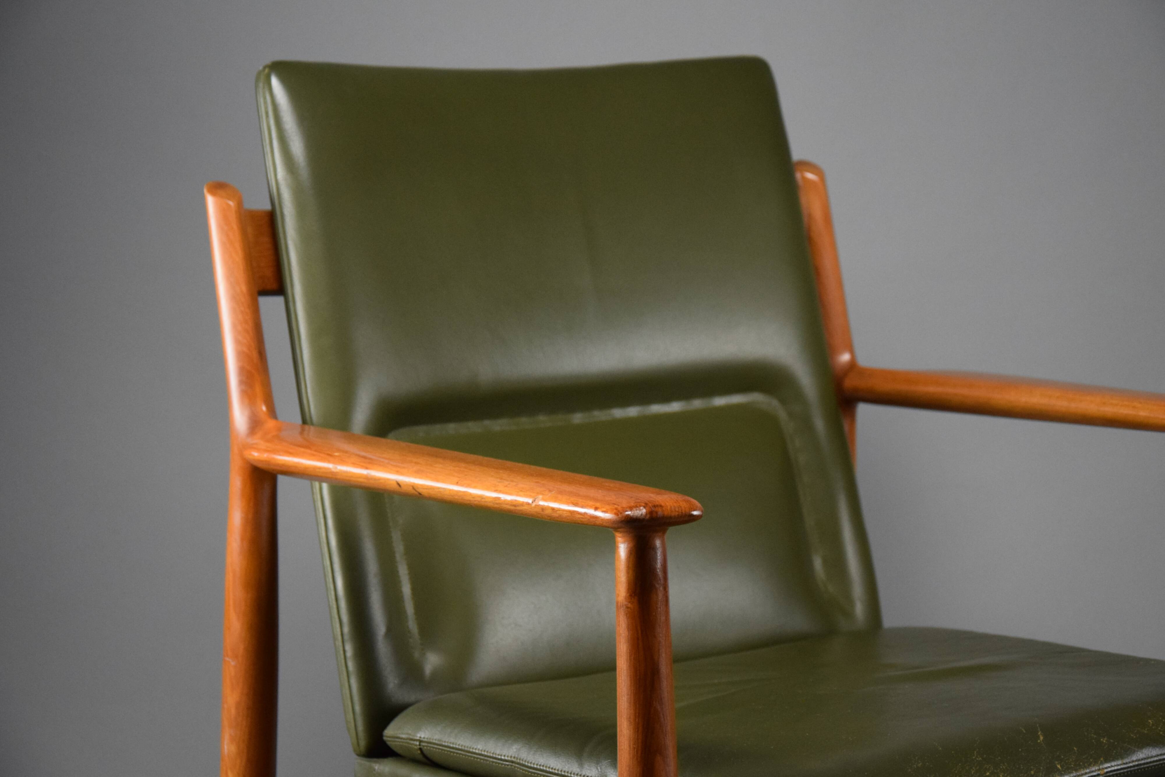Fauteuil danois moderne du milieu du siècle, vert olive, modèle 431 par Arne Vodder