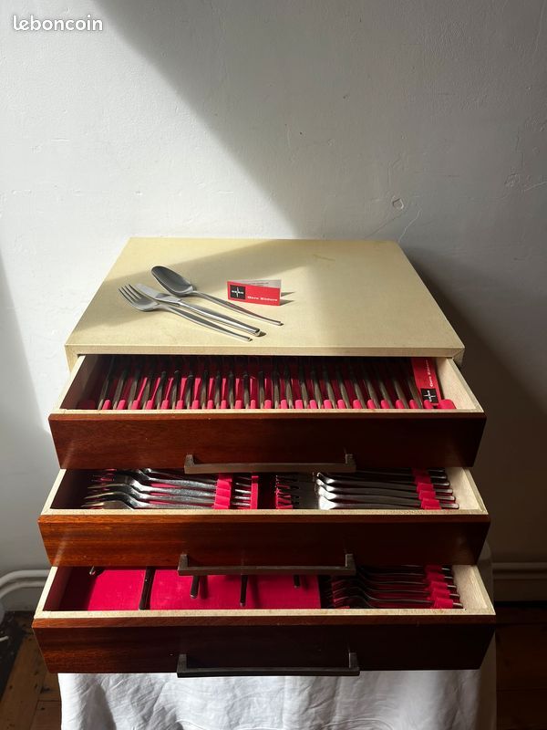 Cutlery set with storage furniture, Gero Zilduro (Netherlands), 100 pieces, stainless steel