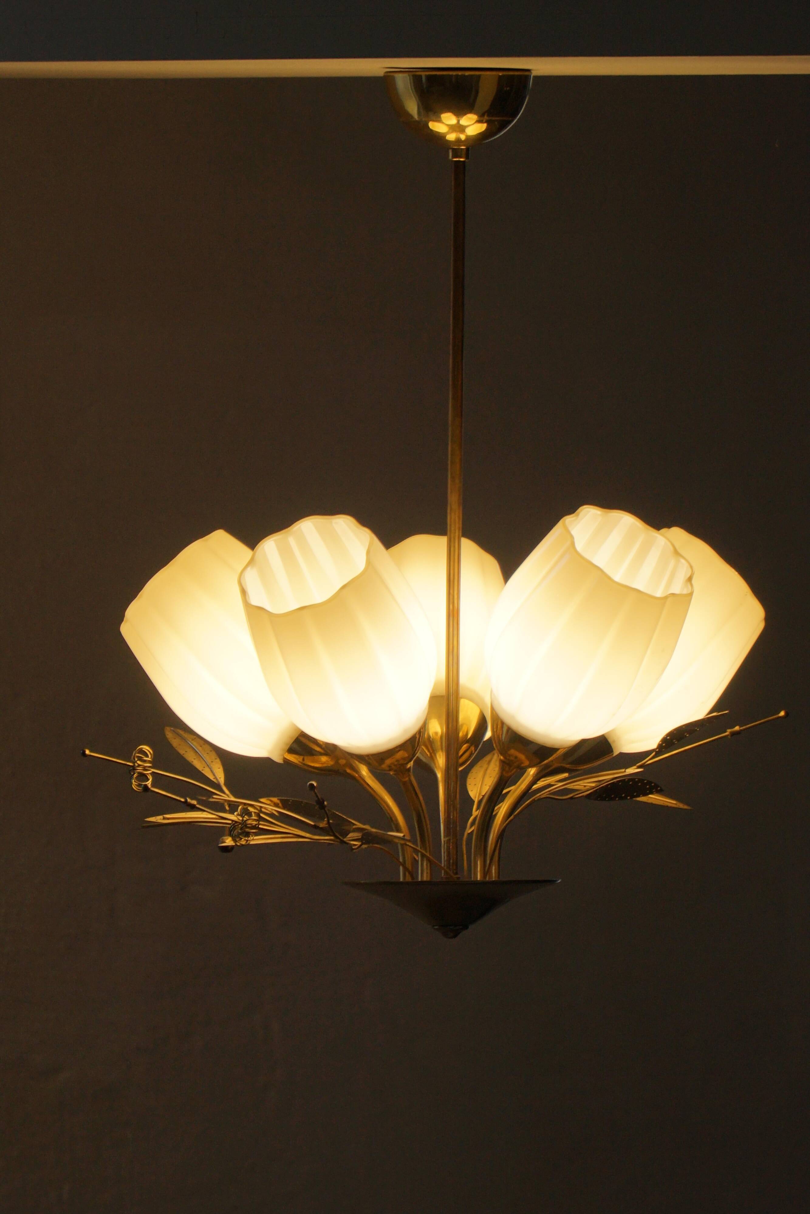 Ceiling lamp with five lights in mid-century modern style, opal glass shade, Itsu, Finland.