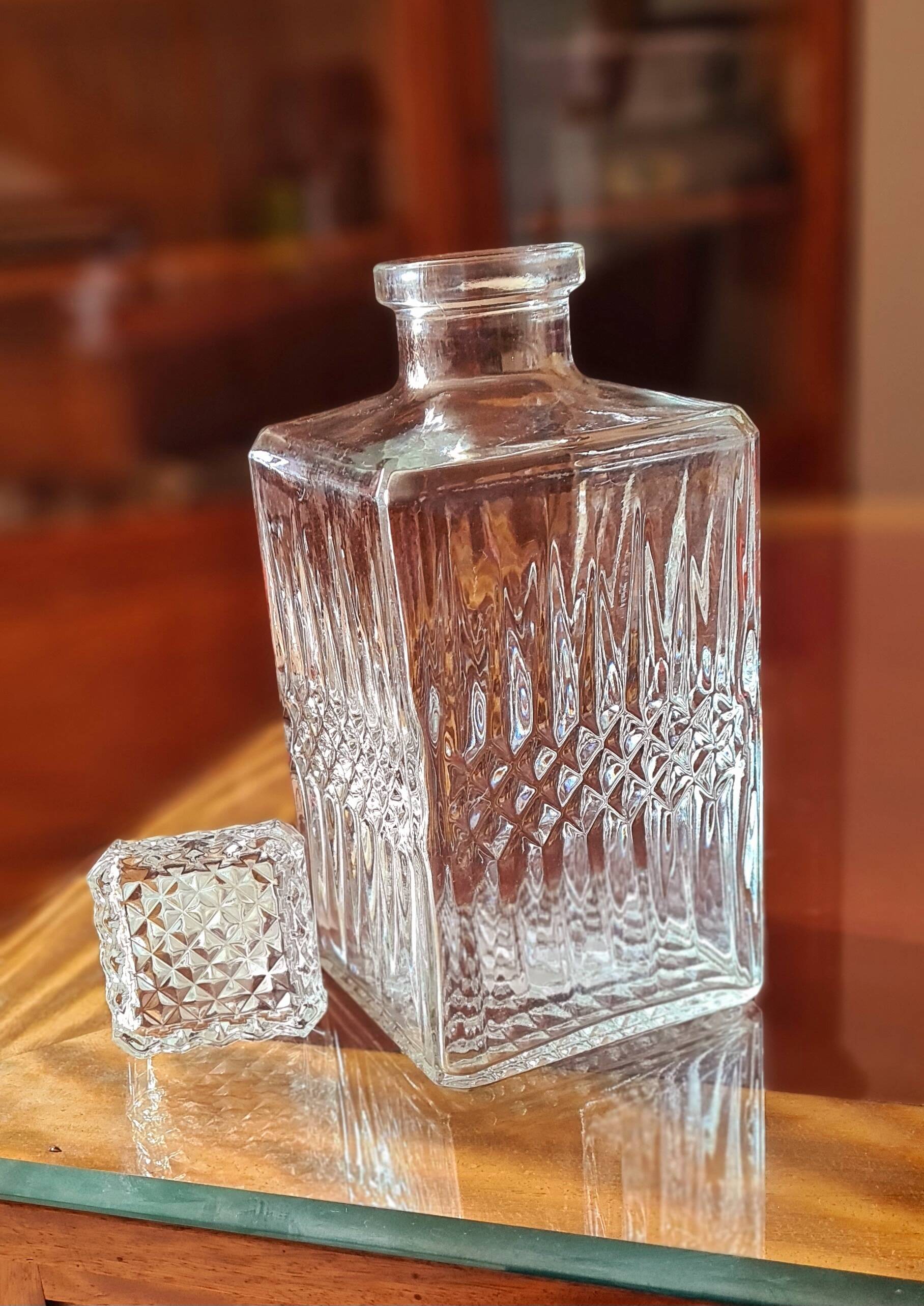 Whiskey decanter