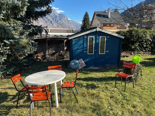 Set of 12 metal chairs