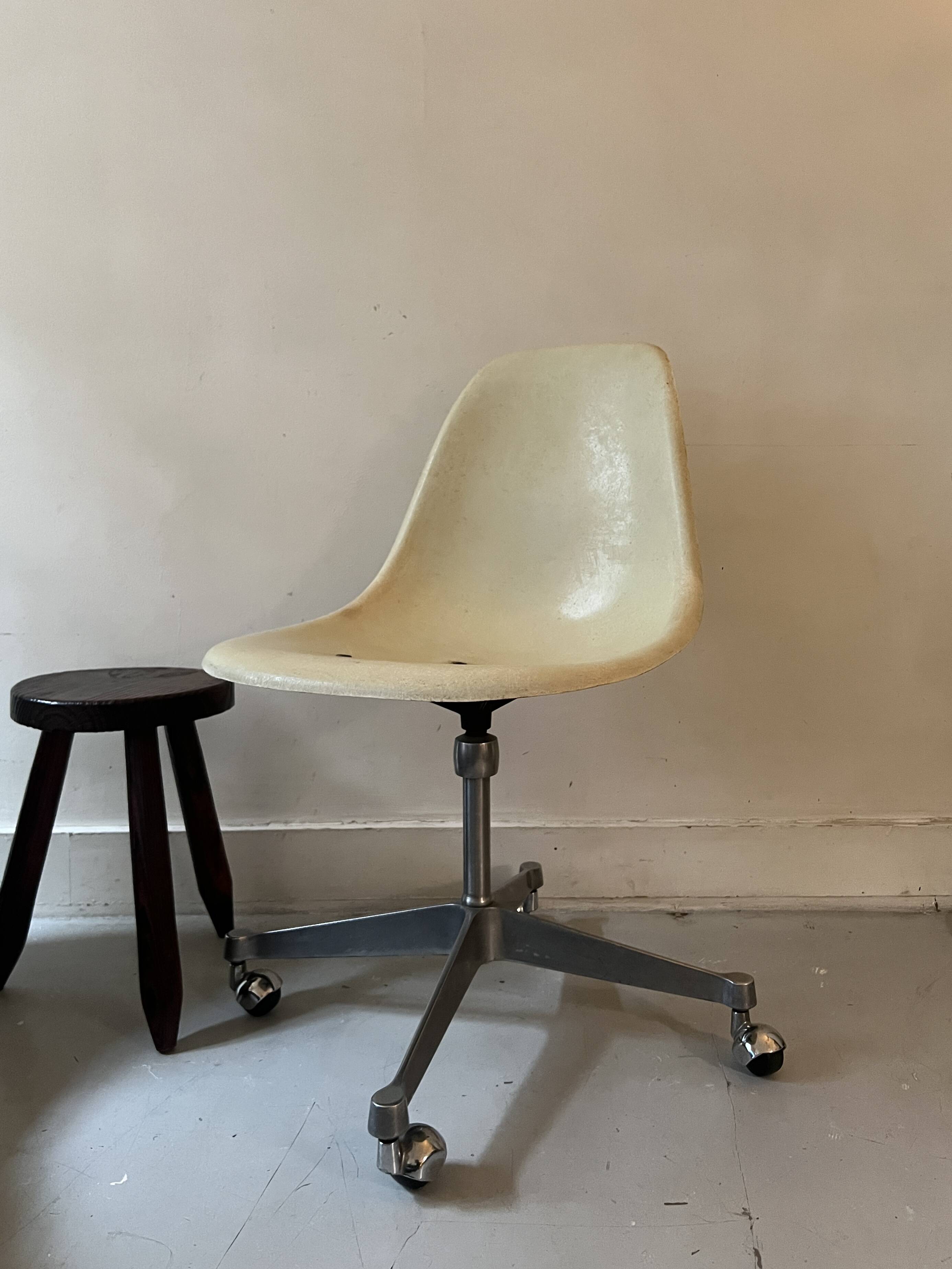 Ecru fibreglass wheelchair by H. Miller for International Furniture