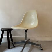 Ecru fibreglass wheelchair by H. Miller for International Furniture