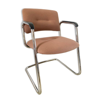 Strafor armchair in pink wool