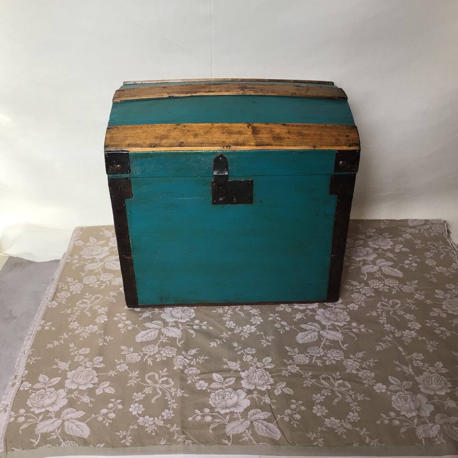 Old curved trunk hat trunk template