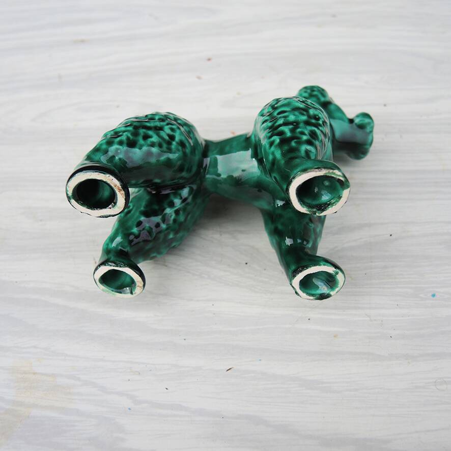 Ancienne figurine caniche en barbotine verte