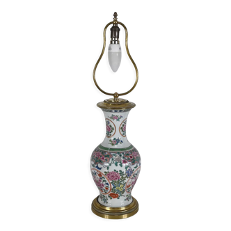 Lampe en porcelaine de chine et laiton, début XXe