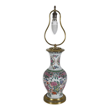 Lampe en porcelaine de chine et laiton, début XXe