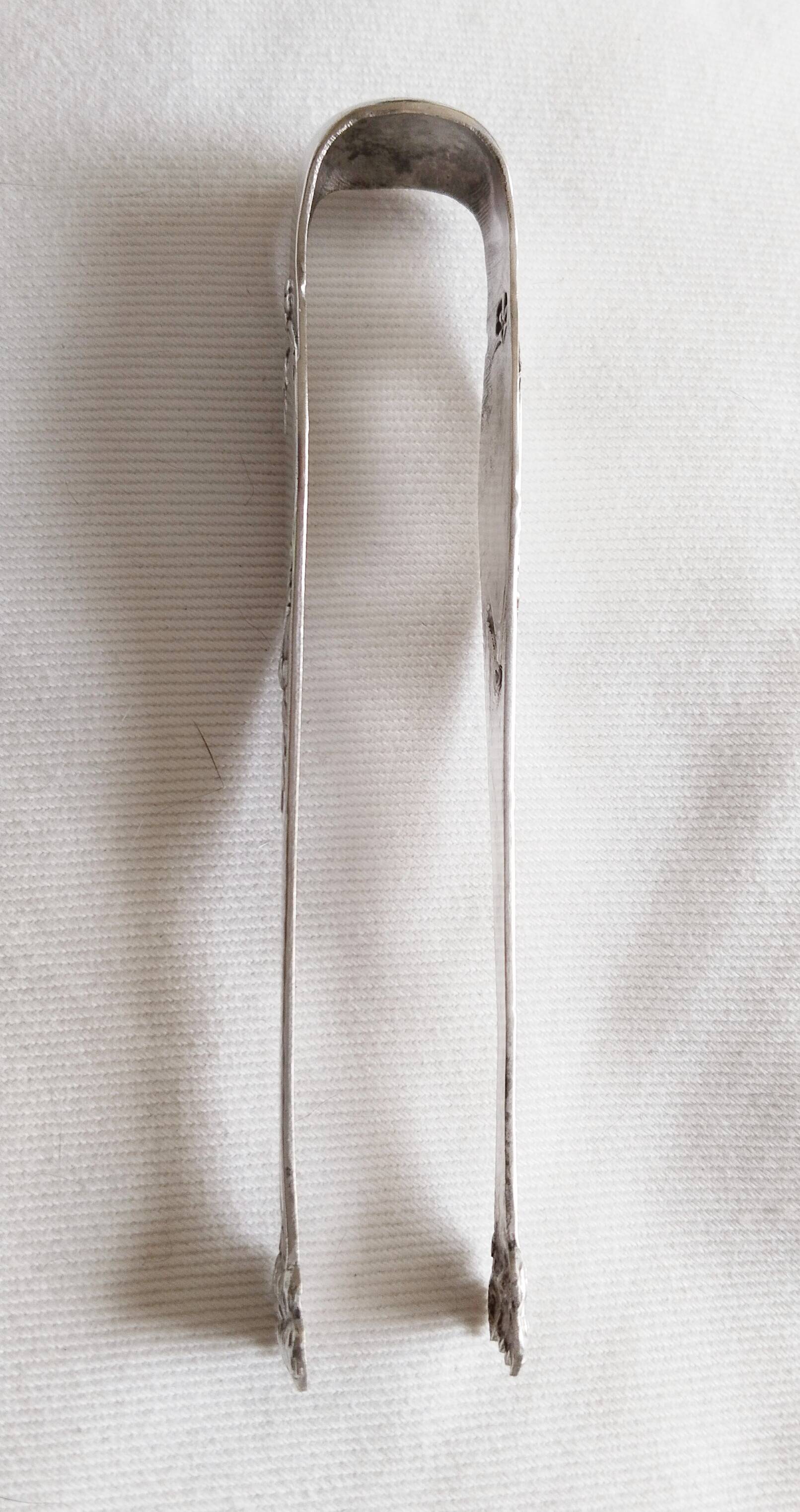 Silver-plated metal sugar or ice cube tongs, lion paws (ref 4)