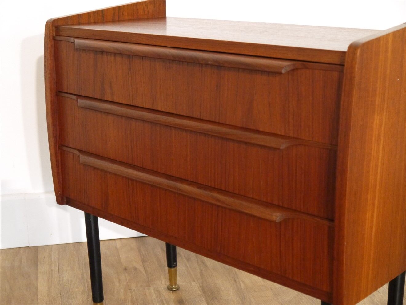 Danish teak chest of drawersy 1960